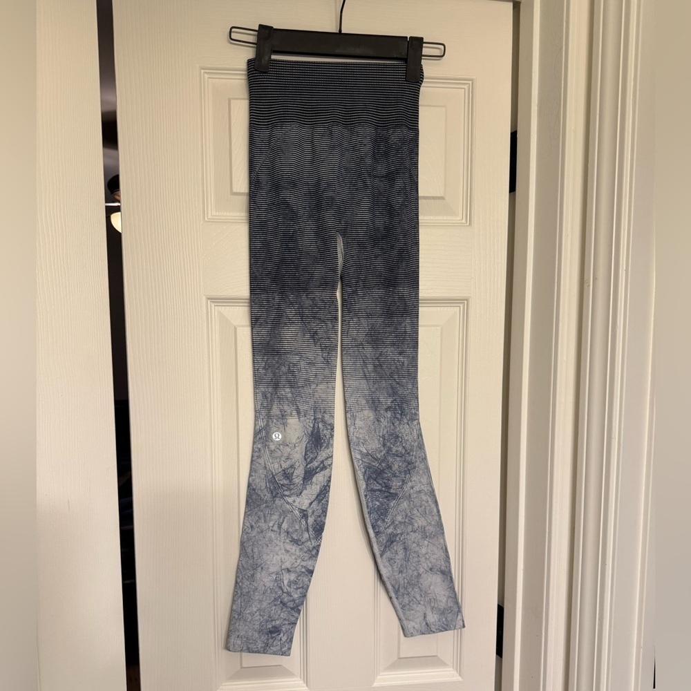 Lululemon Ebb To Train Ombre White Black Blue Leggings Size 2